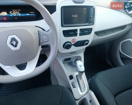 Белый Рено Зое, объемом двигателя 0 л и пробегом 65 тыс. км за 10250 $, фото 57 на Automoto.ua