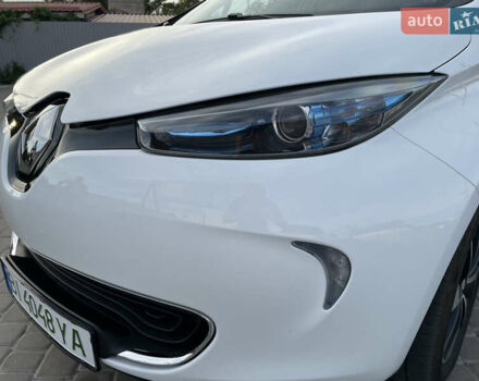 Белый Рено Зое, объемом двигателя 0 л и пробегом 84 тыс. км за 10200 $, фото 19 на Automoto.ua