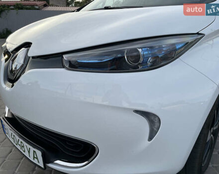 Белый Рено Зое, объемом двигателя 0 л и пробегом 84 тыс. км за 10300 $, фото 27 на Automoto.ua