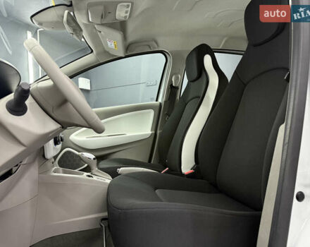 Белый Рено Зое, объемом двигателя 0 л и пробегом 21 тыс. км за 9950 $, фото 17 на Automoto.ua