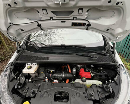 Белый Рено Зое, объемом двигателя 0 л и пробегом 64 тыс. км за 11450 $, фото 37 на Automoto.ua