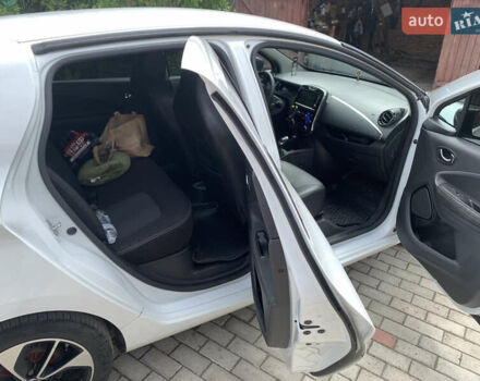 Белый Рено Зое, объемом двигателя 0 л и пробегом 173 тыс. км за 9500 $, фото 4 на Automoto.ua