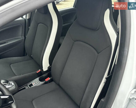 Белый Рено Зое, объемом двигателя 0 л и пробегом 68 тыс. км за 11499 $, фото 16 на Automoto.ua