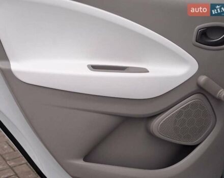 Белый Рено Зое, объемом двигателя 0 л и пробегом 116 тыс. км за 10640 $, фото 16 на Automoto.ua
