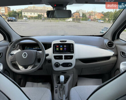 Білий Рено Зое, об'ємом двигуна 0 л та пробігом 59 тис. км за 9200 $, фото 12 на Automoto.ua