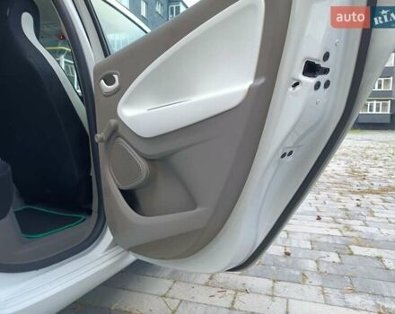 Белый Рено Зое, объемом двигателя 0 л и пробегом 19 тыс. км за 9950 $, фото 40 на Automoto.ua