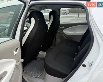 Білий Рено Зое, об'ємом двигуна 0 л та пробігом 46 тис. км за 10500 $, фото 7 на Automoto.ua