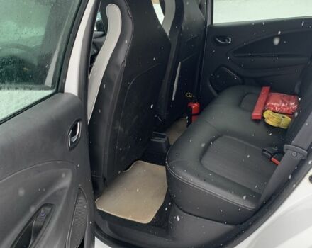 Белый Рено Зое, объемом двигателя 0 л и пробегом 159 тыс. км за 8999 $, фото 13 на Automoto.ua