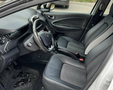 Белый Рено Зое, объемом двигателя 0 л и пробегом 70 тыс. км за 11000 $, фото 4 на Automoto.ua