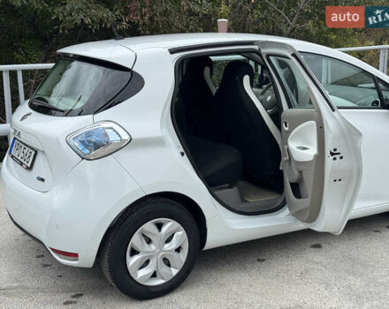 Білий Рено Зое, об'ємом двигуна 0 л та пробігом 60 тис. км за 10190 $, фото 23 на Automoto.ua