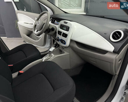 Белый Рено Зое, объемом двигателя 0 л и пробегом 21 тыс. км за 9950 $, фото 29 на Automoto.ua