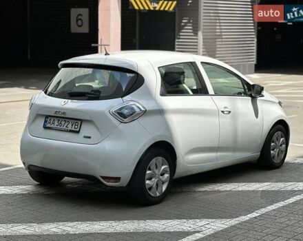 Белый Рено Зое, объемом двигателя 0 л и пробегом 59 тыс. км за 10500 $, фото 9 на Automoto.ua