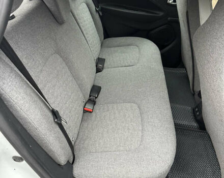 Білий Рено Зое, об'ємом двигуна 0 л та пробігом 77 тис. км за 13000 $, фото 18 на Automoto.ua