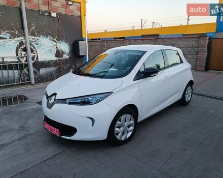Белый Рено Зое, объемом двигателя 0 л и пробегом 65 тыс. км за 10250 $, фото 12 на Automoto.ua