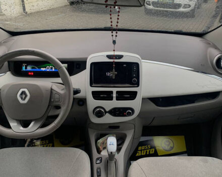 Белый Рено Зое, объемом двигателя 44 л и пробегом 82 тыс. км за 9900 $, фото 10 на Automoto.ua