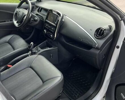 Белый Рено Зое, объемом двигателя 0 л и пробегом 70 тыс. км за 11000 $, фото 9 на Automoto.ua