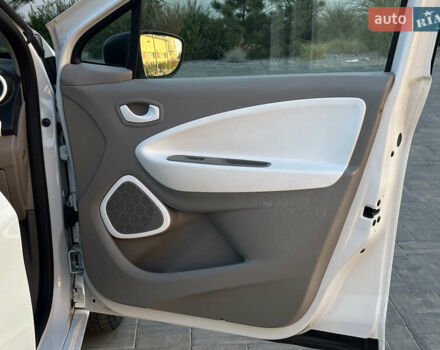 Білий Рено Зое, об'ємом двигуна 0 л та пробігом 17 тис. км за 10250 $, фото 78 на Automoto.ua