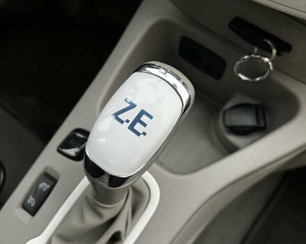 Білий Рено Зое, об'ємом двигуна 0 л та пробігом 109 тис. км за 8900 $, фото 37 на Automoto.ua