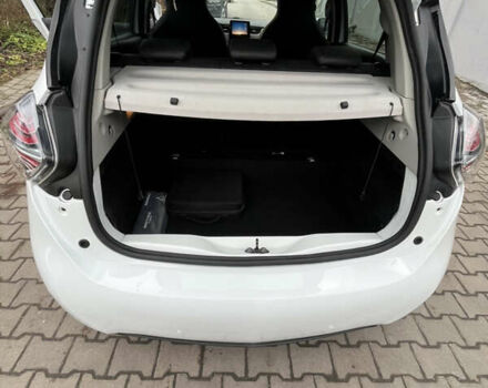 Белый Рено Зое, объемом двигателя 0 л и пробегом 64 тыс. км за 11450 $, фото 11 на Automoto.ua