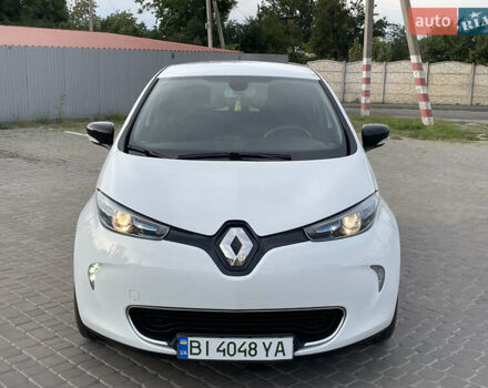 Белый Рено Зое, объемом двигателя 0 л и пробегом 84 тыс. км за 10300 $, фото 76 на Automoto.ua