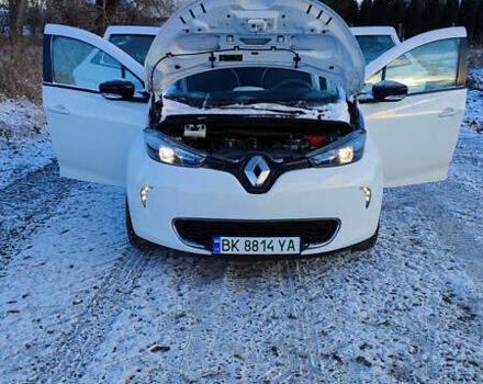Белый Рено Зое, объемом двигателя 0 л и пробегом 66 тыс. км за 10200 $, фото 7 на Automoto.ua