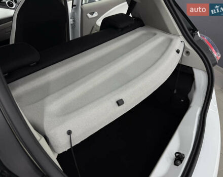 Белый Рено Зое, объемом двигателя 0 л и пробегом 21 тыс. км за 9950 $, фото 24 на Automoto.ua