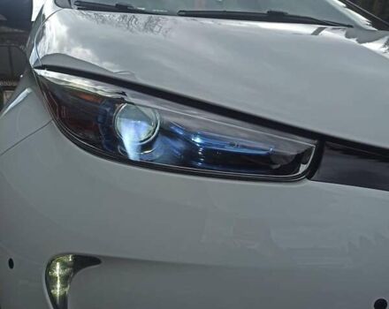 Белый Рено Зое, объемом двигателя 0 л и пробегом 48 тыс. км за 11850 $, фото 24 на Automoto.ua