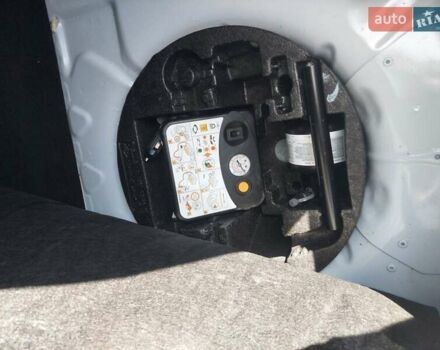 Белый Рено Зое, объемом двигателя 0 л и пробегом 81 тыс. км за 7977 $, фото 12 на Automoto.ua