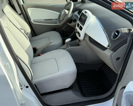 Белый Рено Зое, объемом двигателя 0 л и пробегом 112 тыс. км за 8900 $, фото 21 на Automoto.ua