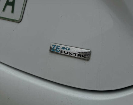 Белый Рено Зое, объемом двигателя 0 л и пробегом 140 тыс. км за 8550 $, фото 16 на Automoto.ua