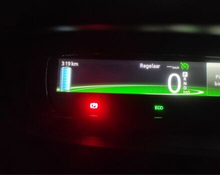 Белый Рено Зое, объемом двигателя 0 л и пробегом 159 тыс. км за 8999 $, фото 23 на Automoto.ua