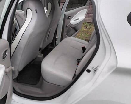 Білий Рено Зое, об'ємом двигуна 0 л та пробігом 93 тис. км за 9399 $, фото 19 на Automoto.ua