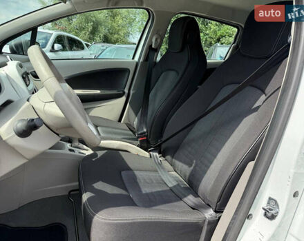 Белый Рено Зое, объемом двигателя 0 л и пробегом 69 тыс. км за 9450 $, фото 14 на Automoto.ua
