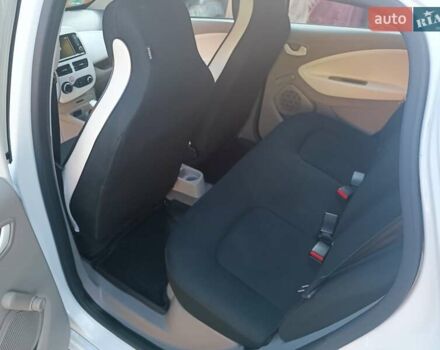 Белый Рено Зое, объемом двигателя 0 л и пробегом 65 тыс. км за 10250 $, фото 47 на Automoto.ua