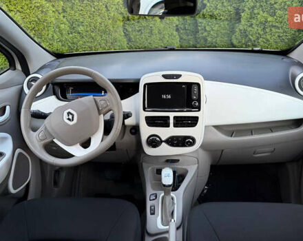 Белый Рено Зое, объемом двигателя 0 л и пробегом 38 тыс. км за 10200 $, фото 31 на Automoto.ua