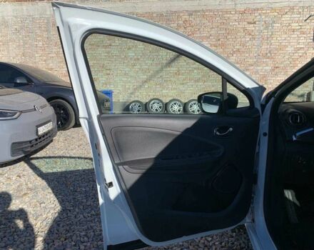 Белый Рено Зое, объемом двигателя 0 л и пробегом 62 тыс. км за 9399 $, фото 7 на Automoto.ua