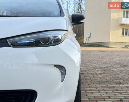 Белый Рено Зое, объемом двигателя 0 л и пробегом 55 тыс. км за 9500 $, фото 18 на Automoto.ua