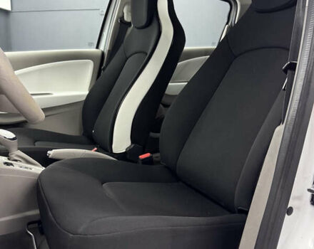Белый Рено Зое, объемом двигателя 0 л и пробегом 47 тыс. км за 9200 $, фото 12 на Automoto.ua