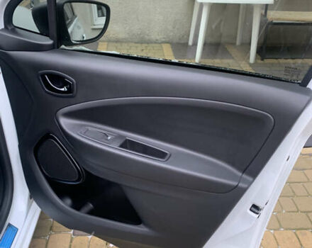 Белый Рено Зое, объемом двигателя 0 л и пробегом 29 тыс. км за 10900 $, фото 12 на Automoto.ua