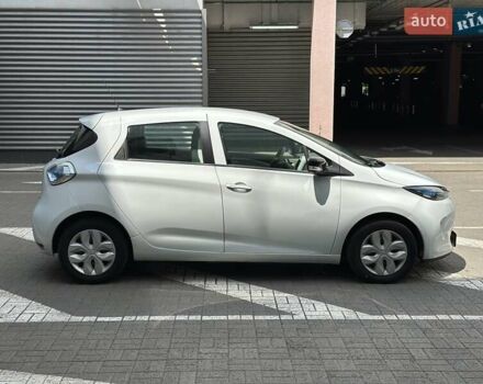 Белый Рено Зое, объемом двигателя 0 л и пробегом 59 тыс. км за 10500 $, фото 12 на Automoto.ua