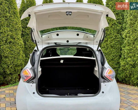 Белый Рено Зое, объемом двигателя 0 л и пробегом 38 тыс. км за 10200 $, фото 10 на Automoto.ua