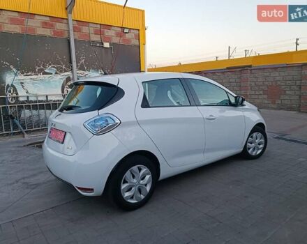 Белый Рено Зое, объемом двигателя 0 л и пробегом 65 тыс. км за 10250 $, фото 13 на Automoto.ua