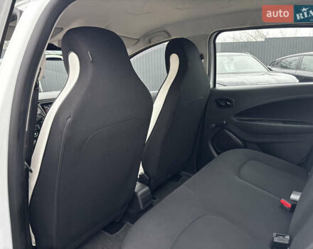Белый Рено Зое, объемом двигателя 0 л и пробегом 68 тыс. км за 11499 $, фото 35 на Automoto.ua