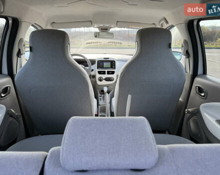 Белый Рено Зое, объемом двигателя 0 л и пробегом 112 тыс. км за 8900 $, фото 16 на Automoto.ua