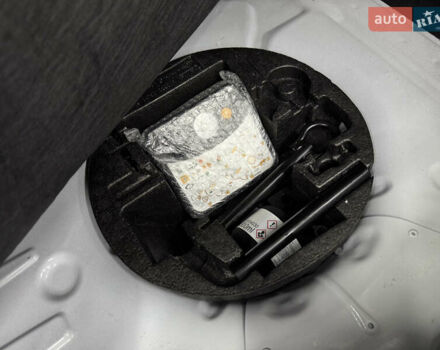 Белый Рено Зое, объемом двигателя 0 л и пробегом 21 тыс. км за 9950 $, фото 26 на Automoto.ua