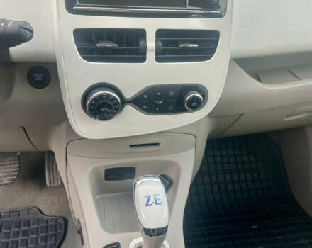 Белый Рено Зое, объемом двигателя 0 л и пробегом 145 тыс. км за 9700 $, фото 23 на Automoto.ua