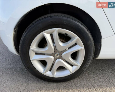 Белый Рено Зое, объемом двигателя 0 л и пробегом 112 тыс. км за 8900 $, фото 30 на Automoto.ua