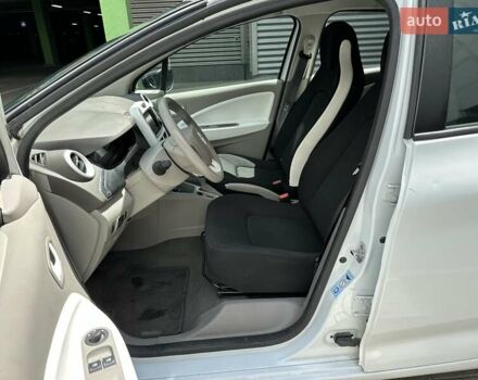 Белый Рено Зое, объемом двигателя 0 л и пробегом 59 тыс. км за 10500 $, фото 16 на Automoto.ua