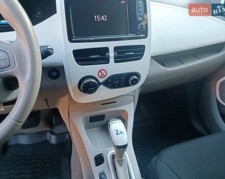 Рено Зое 2019 в Луцке на Automoto.ua Белый Рено Зое, объемом двигателя 0 л и пробегом 65 тыс. км за 10200 $, фото 66 на Automoto.ua