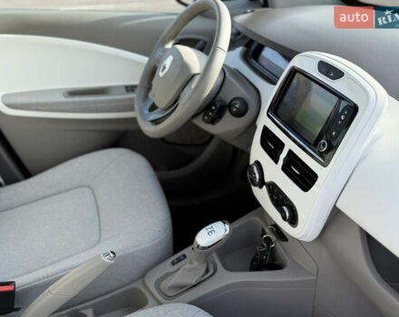 Белый Рено Зое, объемом двигателя 0 л и пробегом 112 тыс. км за 8900 $, фото 23 на Automoto.ua